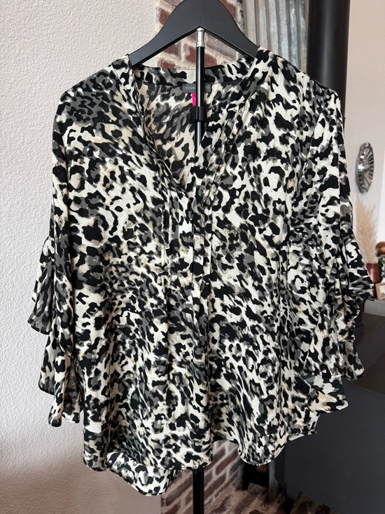 Vince Camuto Tops - Vince Camuto Black / White / Cream Leopard Animal Print Blouse Women Tops Large